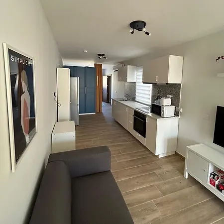 Apartment Anton Court *
